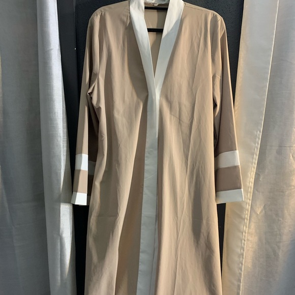 Beige Abaya With Scarf & Belt - Picture 3 of 5